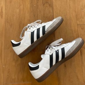 SOLD OUT Adidas samba size 8 women’s